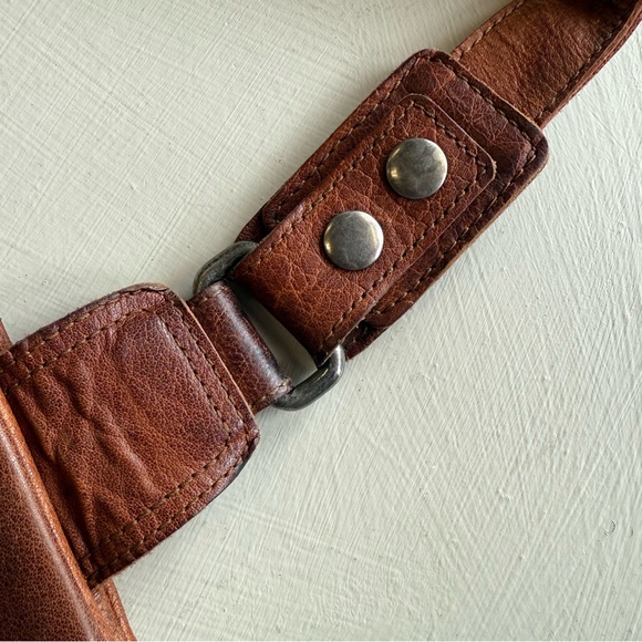 Spikes & Sparrow Genuine Leather Convertible Belt Bag / Crossbody Cognac Brown - Picture 3 of 13